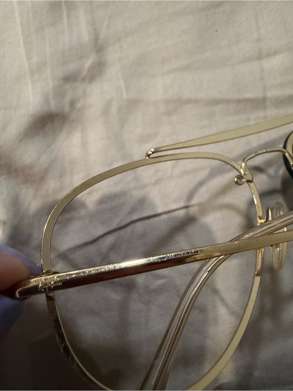 Ray-Ban Gold Frame Sunglasses with Black Lenses one lens needs fixing - Picture 4 of 4
